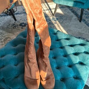 Beautiful brown winter boots faux suede.